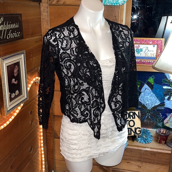 Lacey short chic cardigan lace front- solid back - Picture 3 of 11